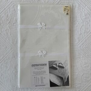 Chrysanthemum Damask Woven White Round Tablecloth 68 Inch Cotton Rayon NWT